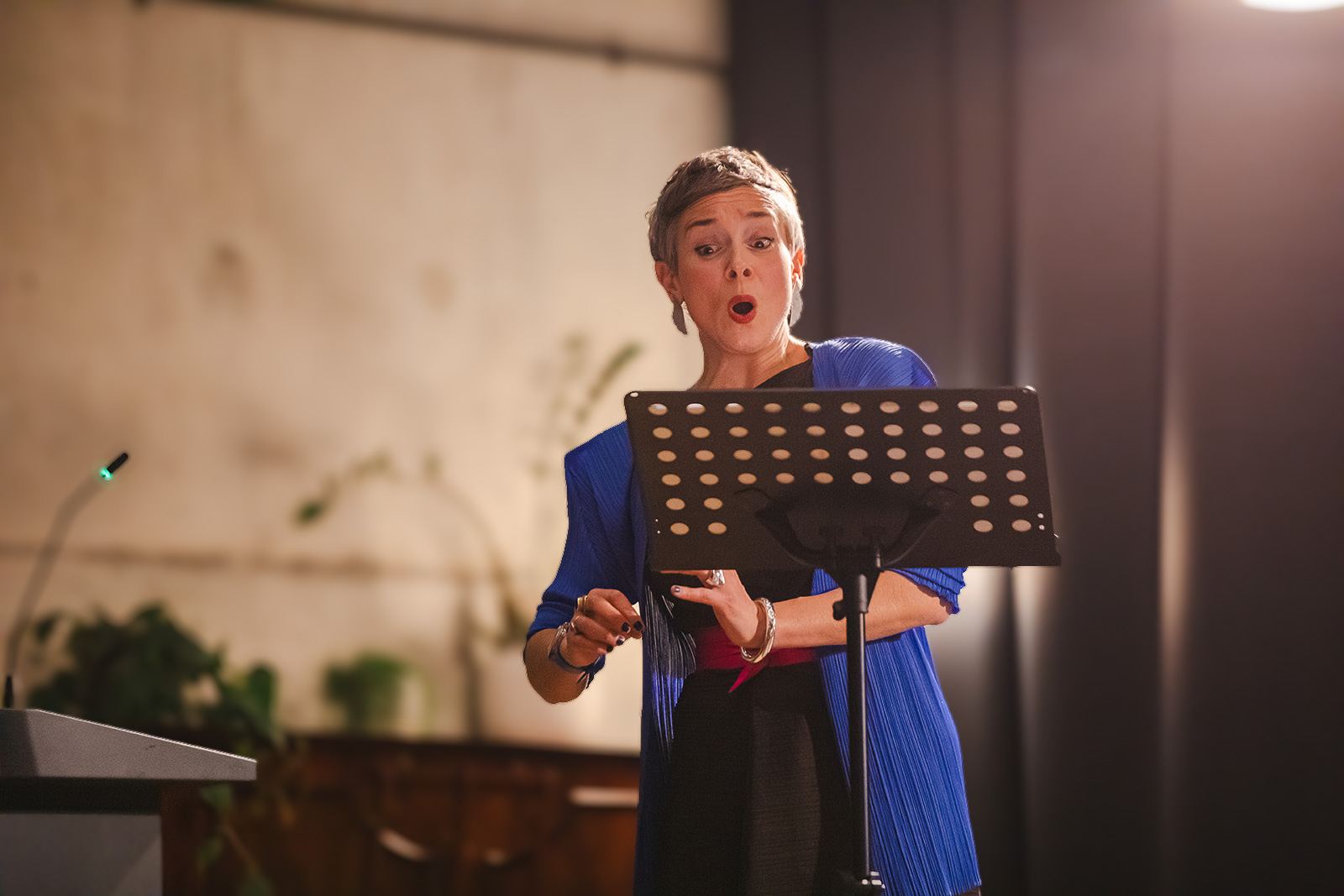 Anna Dennis singing from the music stand