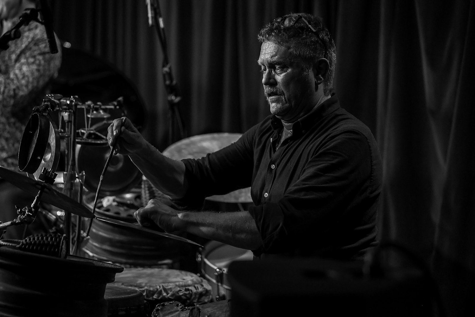 Black and white: Helge Andreas Norbakken at the percussion