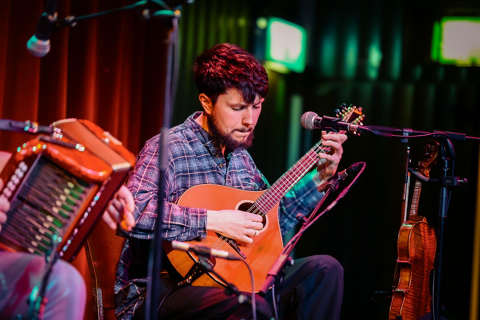 Button accordion and bouzouki playing together on stage