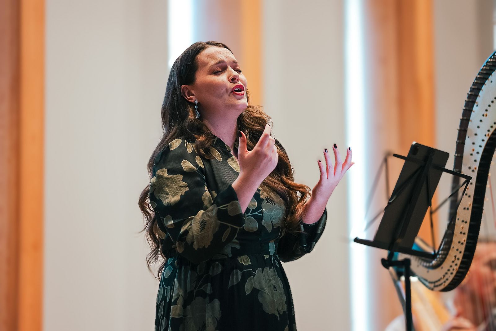 Sarah Shine singing