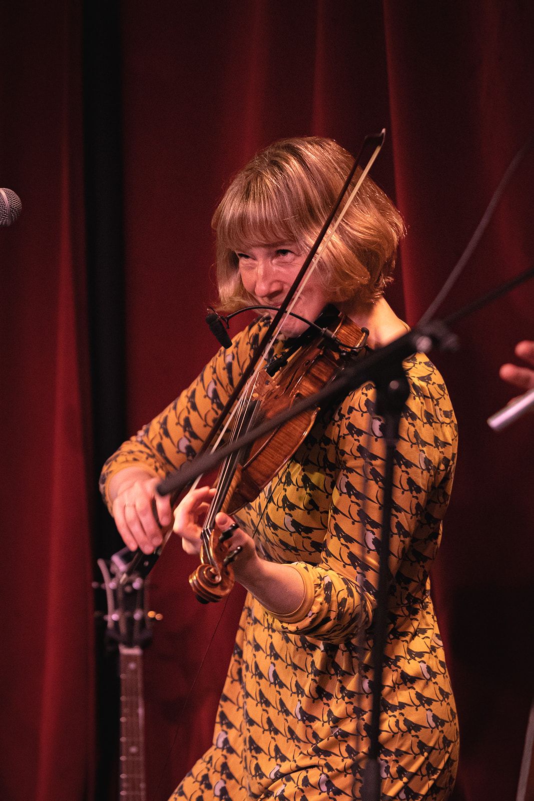 Patsy Reid playing fiddle
