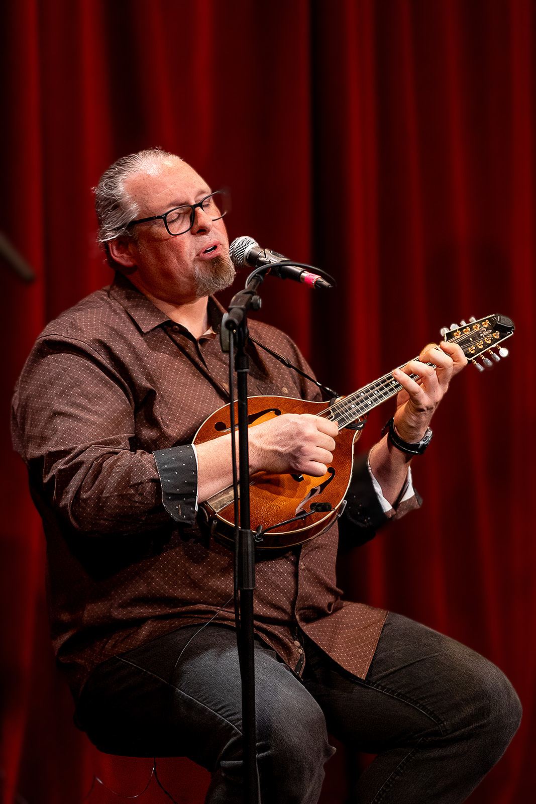 Singing with a mandolin