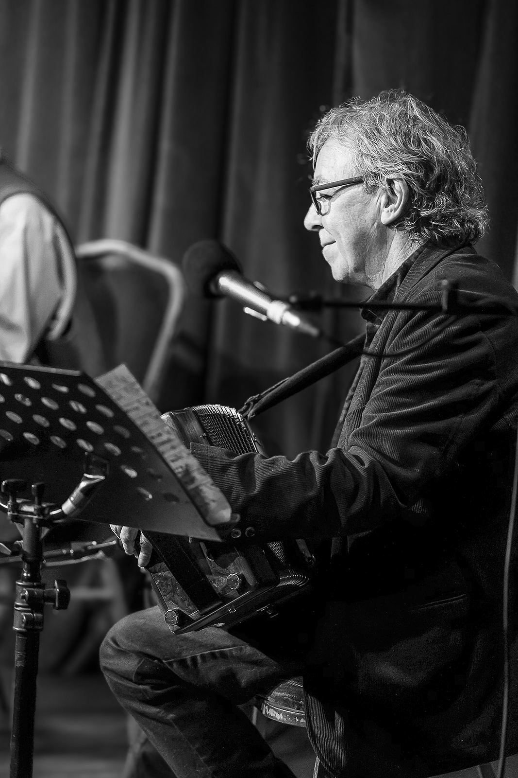 Black and white: Jim Murray on guitar