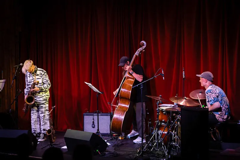 Linda Fredriksson on saxophone with double bass and drums behind