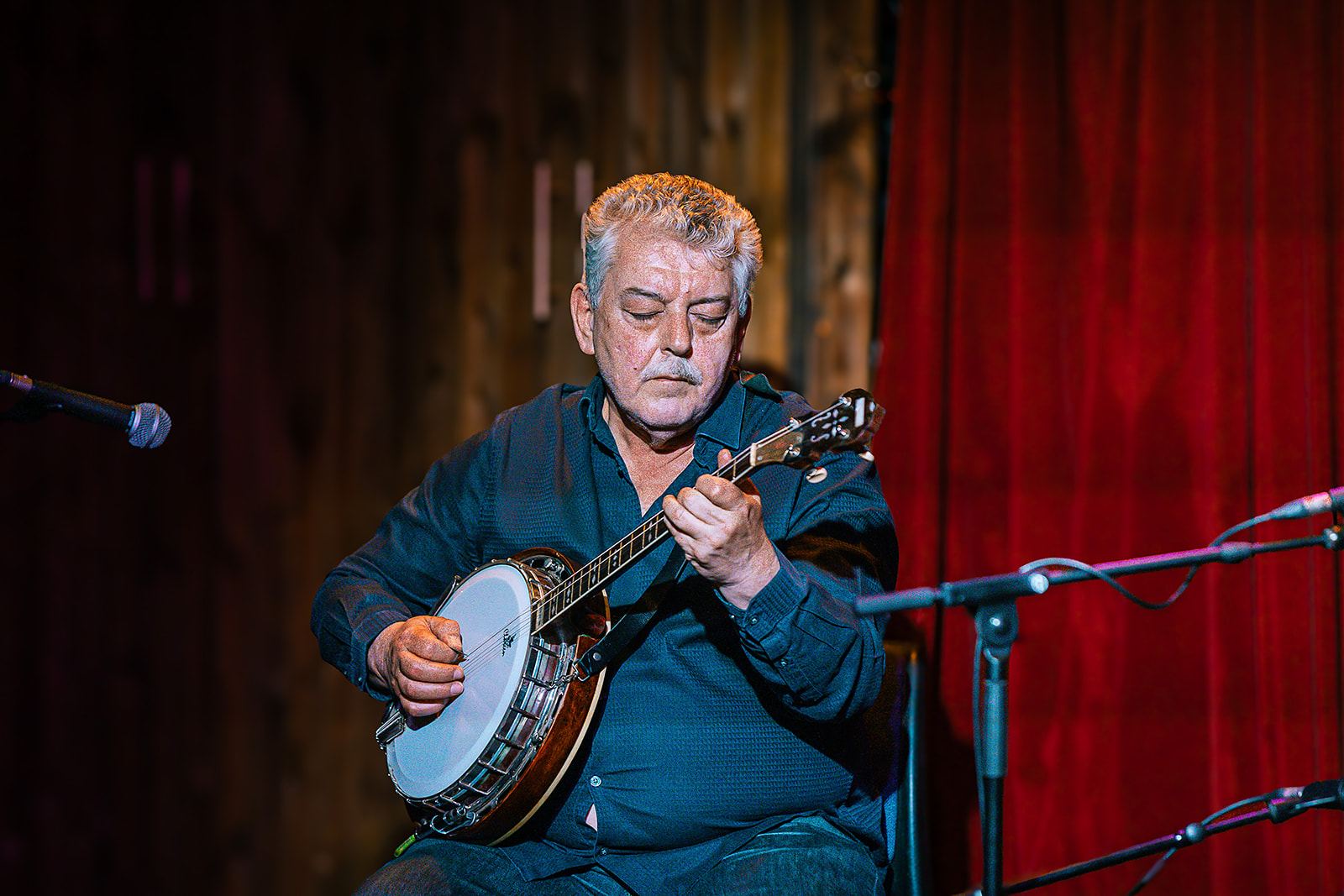 Playing banjo on stage