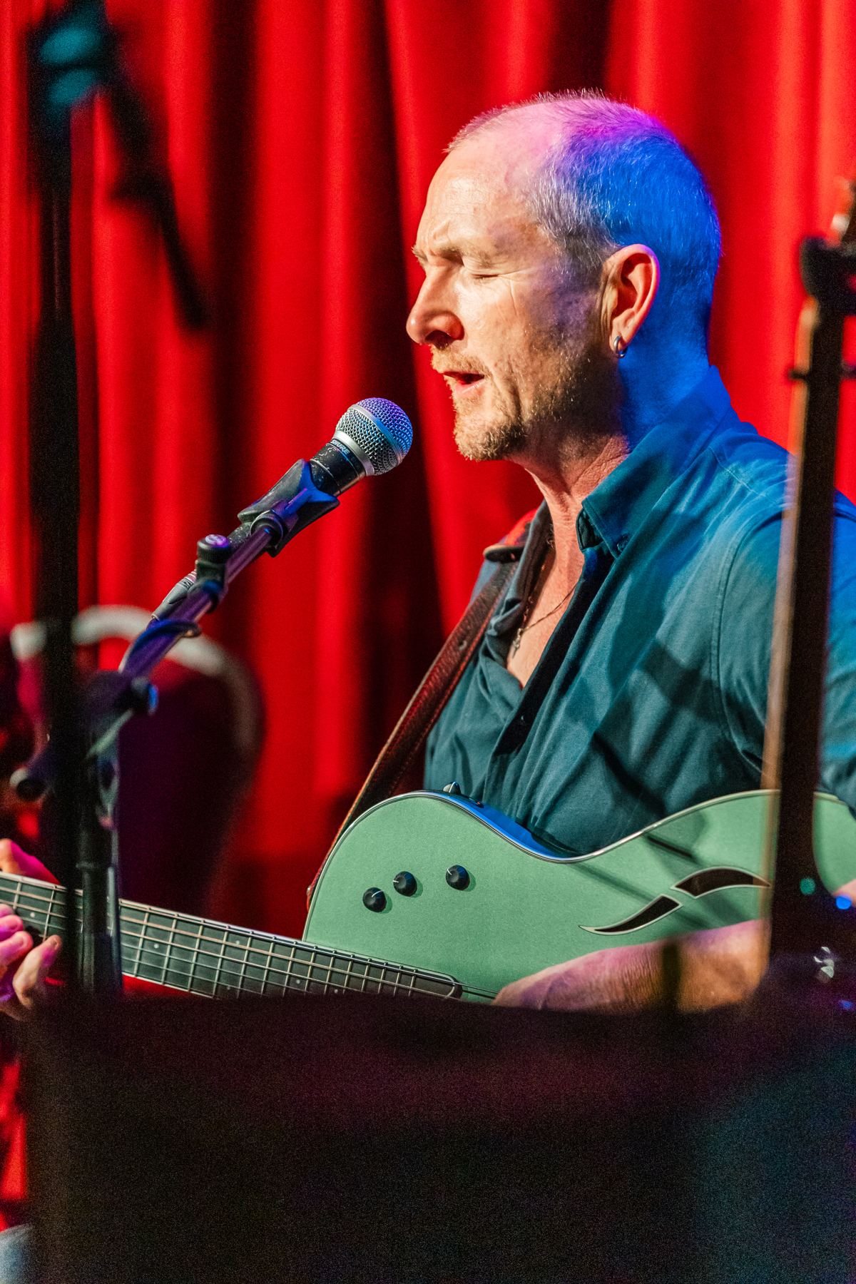John Doyle singing with his guitar