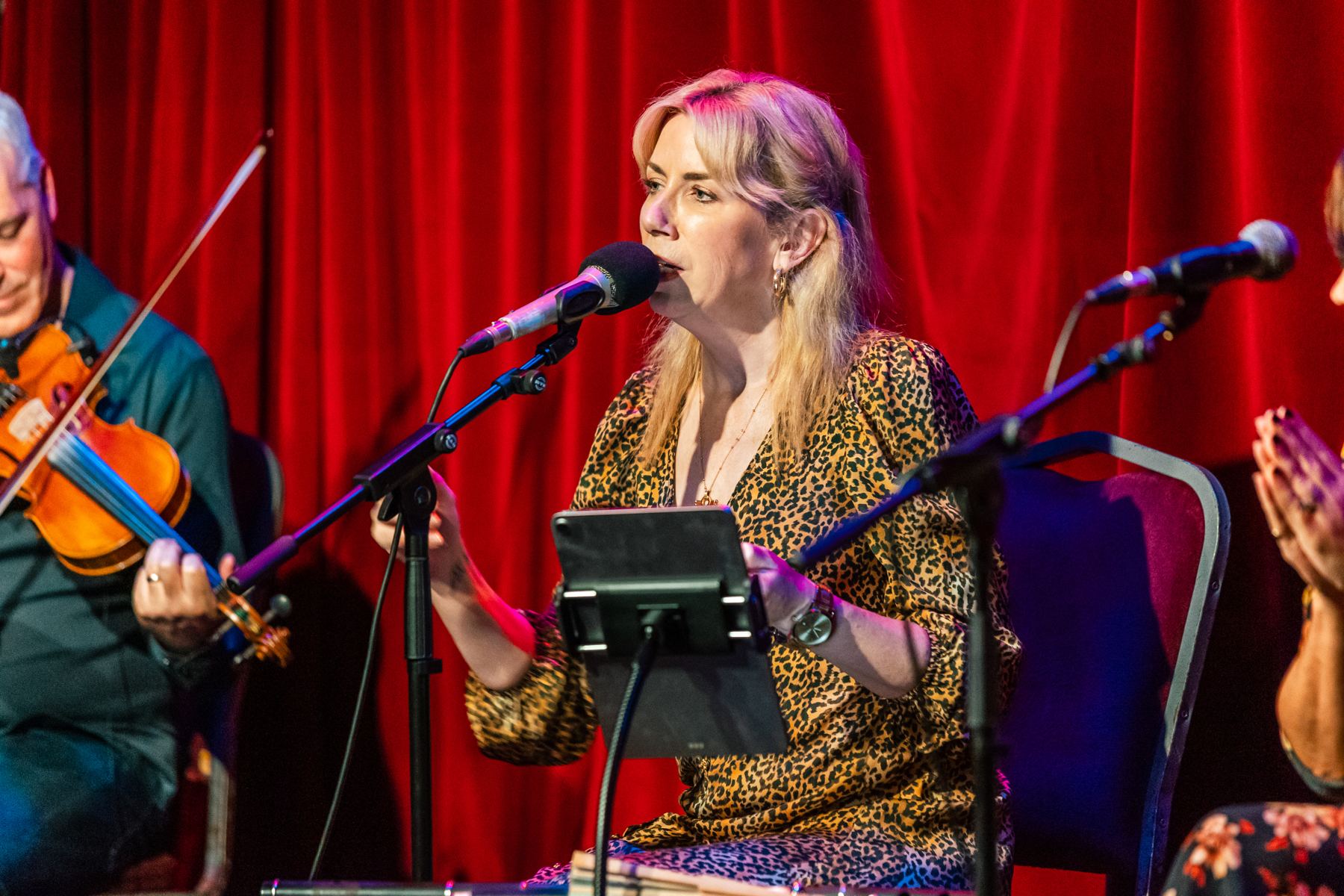 Pauline Scanlon singing, Tom Morrow's fiddle beside her